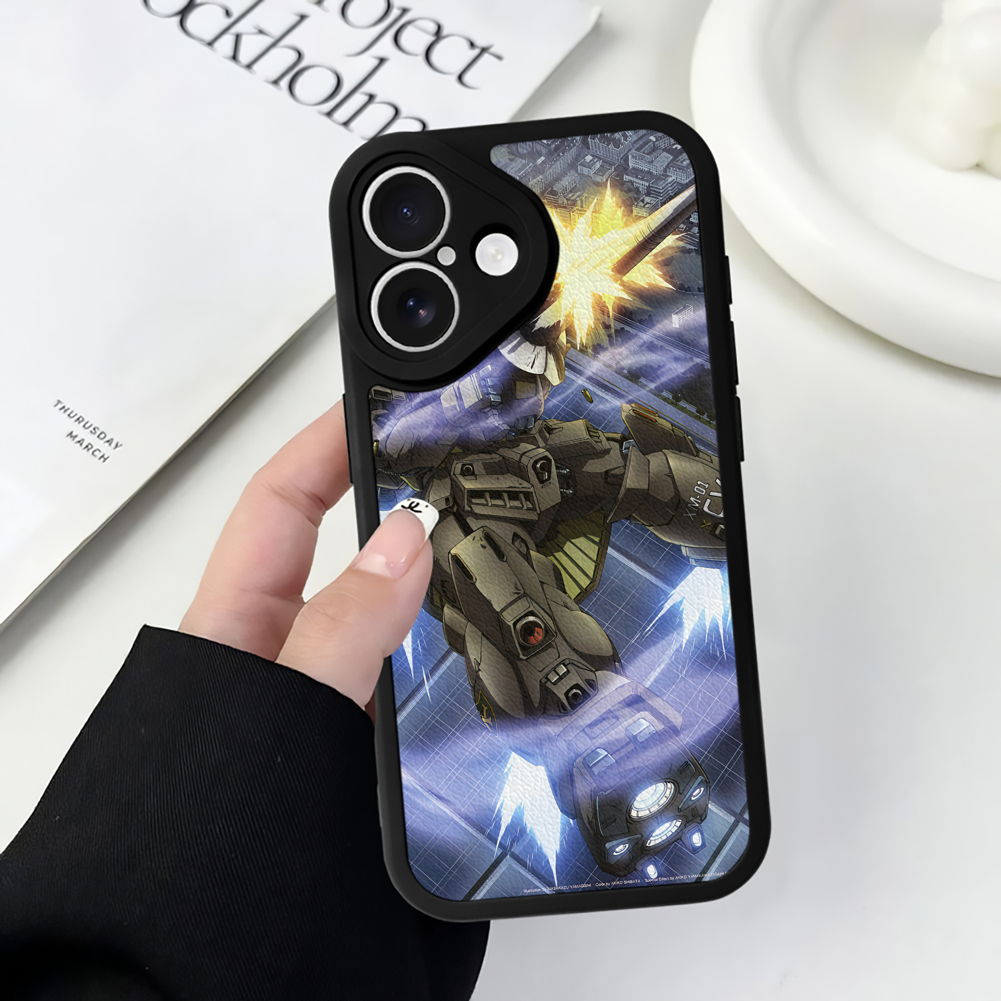 （画像用） 機動戦士ガンダム Mobile Suit Gundam 【iPhone 16シリーズ対応】シリコンスマホケース（レザー調） 材質：シリコン